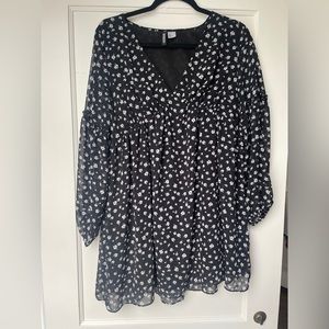 H&M black and white shift dress size small